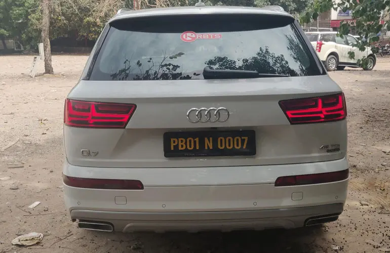 Audi Q7 Car