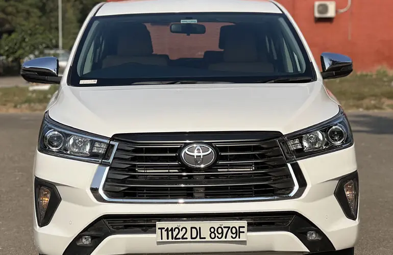 Toyota Innova Crysta ZX MT 7 STR DSL