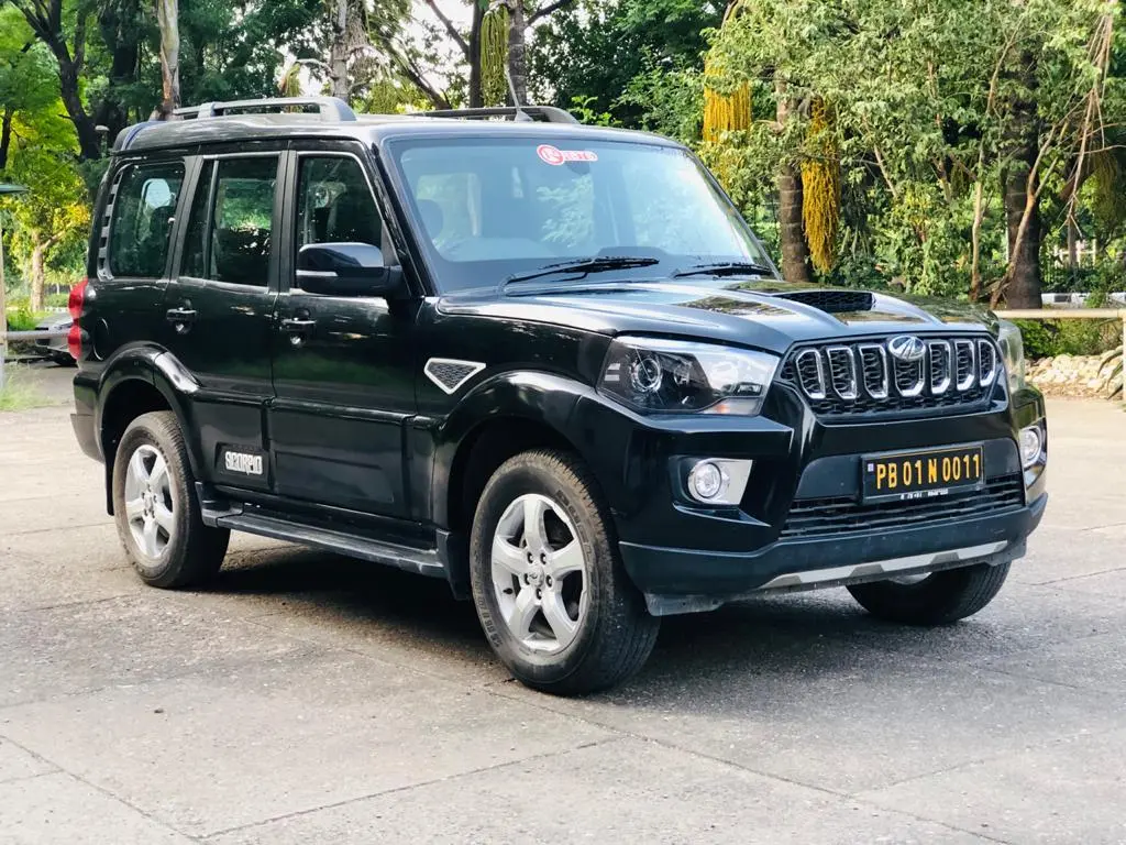 Mahindra Scorpio S11