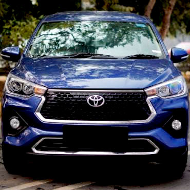 Toyota Rumion V MT 7 STR Petrol